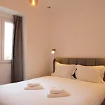 Stylish 2Br Castle View - Central | By Airnest