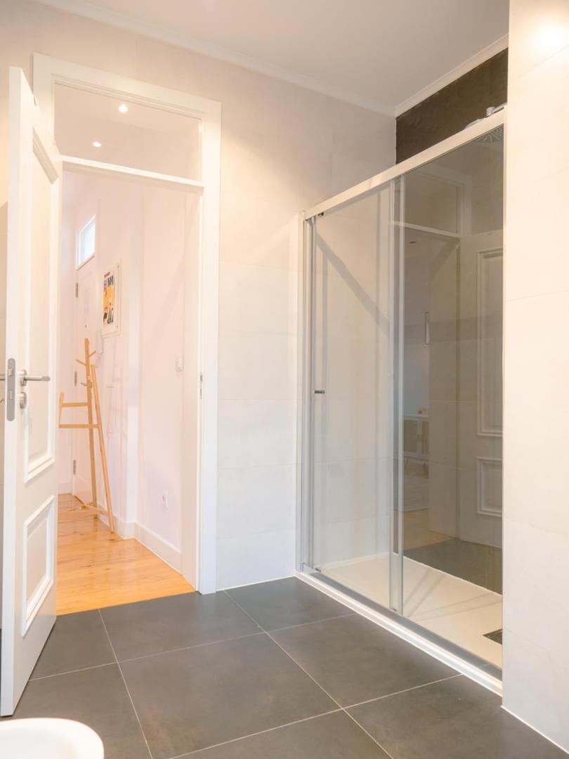 Stylish 2br Castle View - | By Airnest Apartment