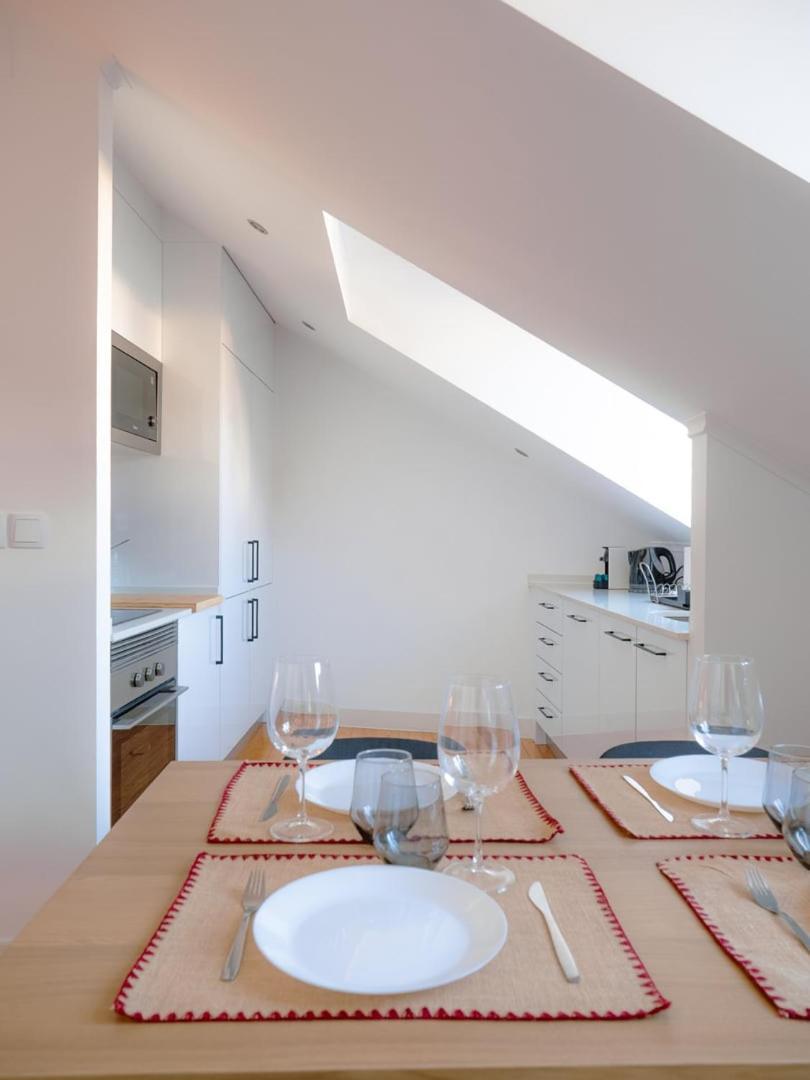 Stylish 2br Castle View - | By Airnest Apartment *