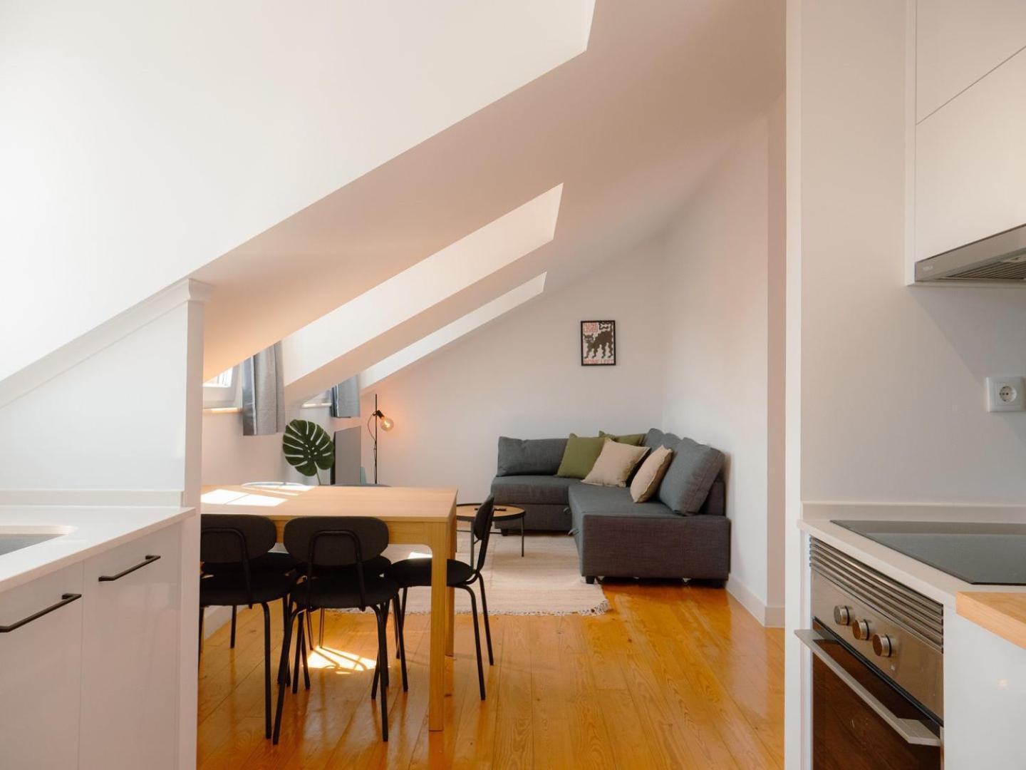 Apartment Stylish 2br Castle View - | By Airnest